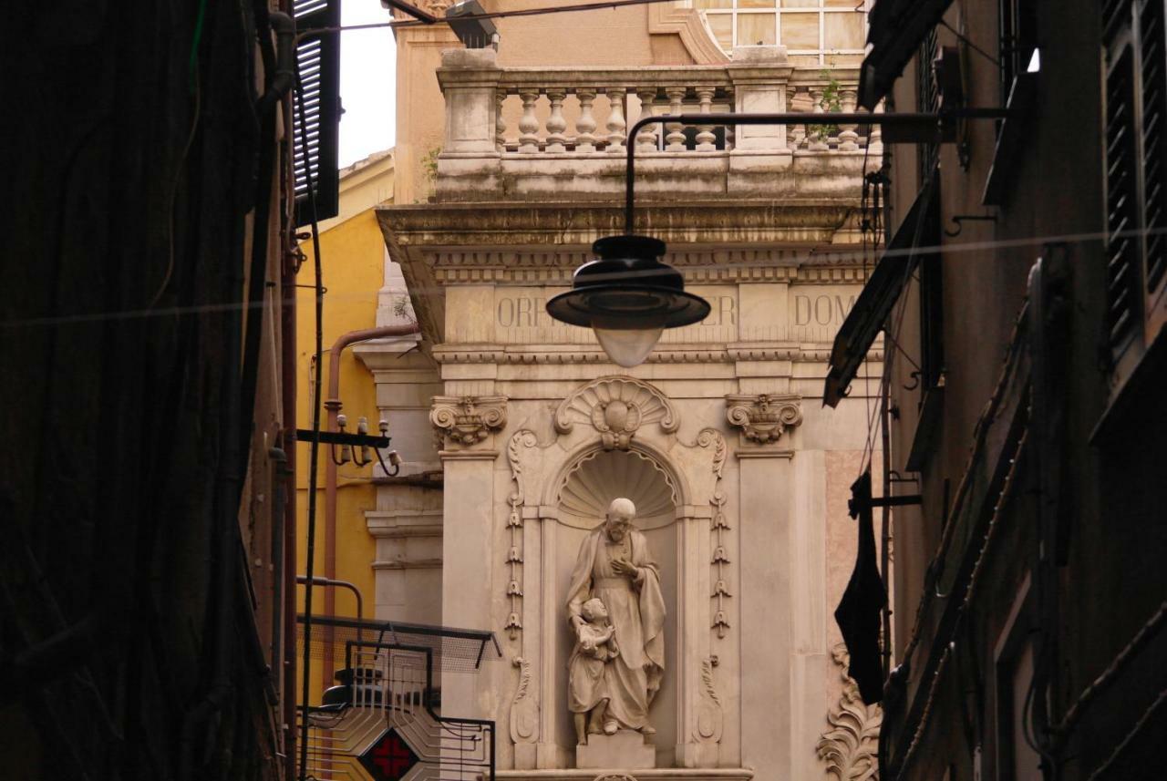 Dietro Il Teatro Modena Janov Exteriér fotografie