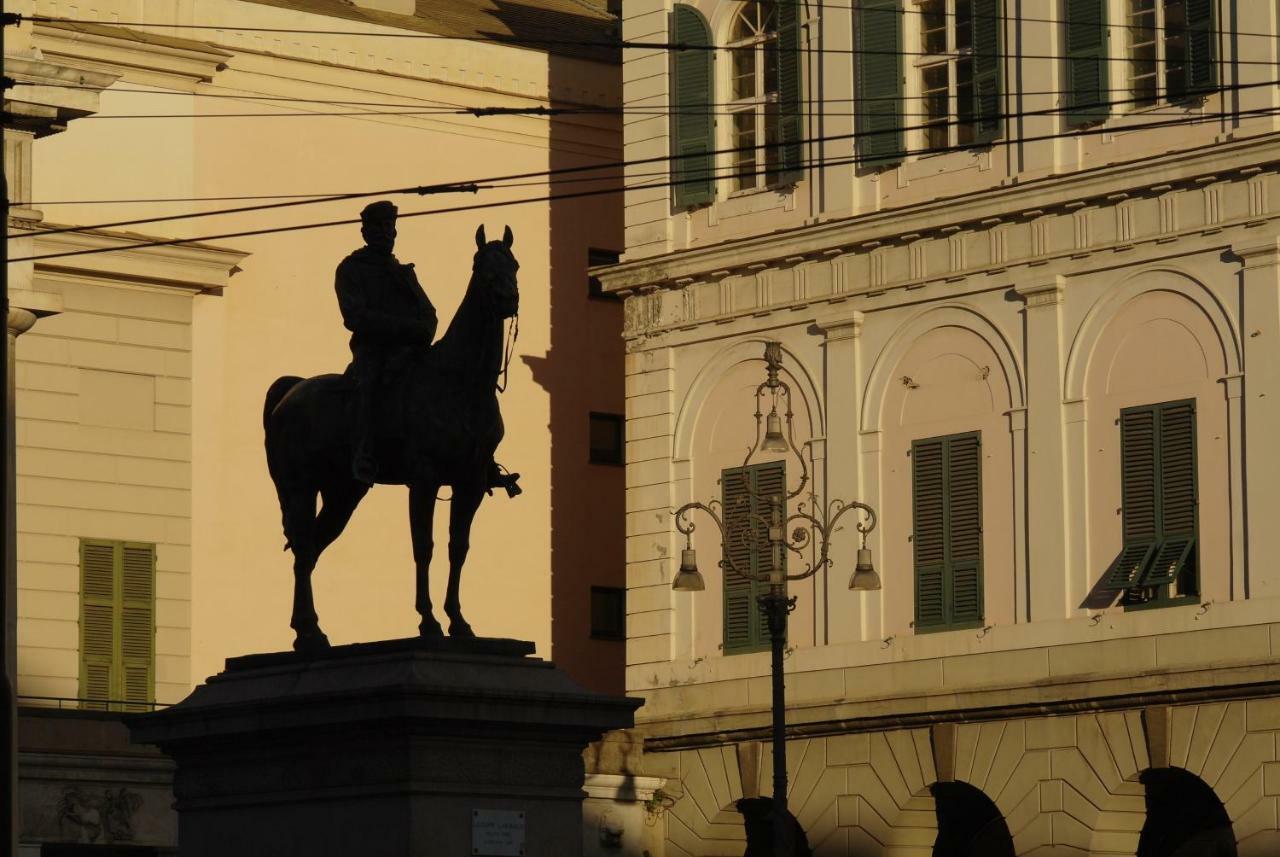 Dietro Il Teatro Modena Janov Exteriér fotografie